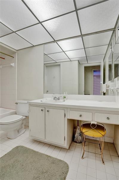 Image 21 of 26 For 2990 16th Ave  201