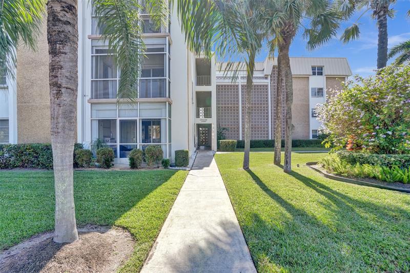 Image 3 of 26 For 2990 16th Ave  201