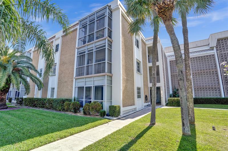 Image 4 of 26 For 2990 16th Ave  201