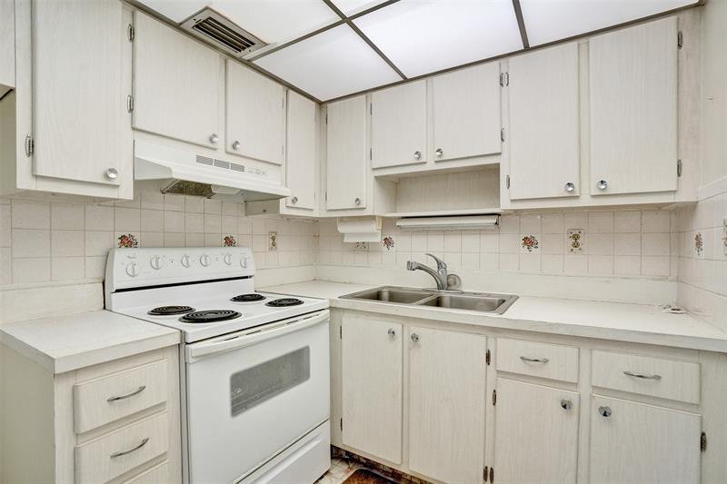 Image 7 of 26 For 2990 16th Ave  201