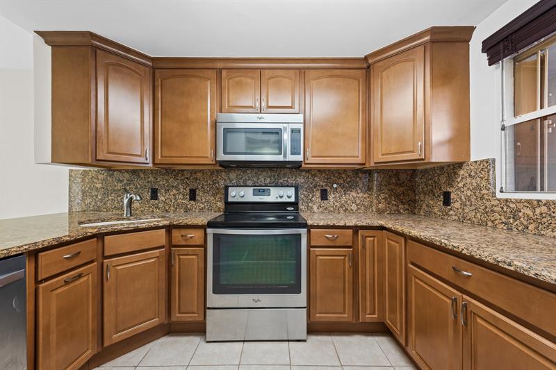 Image 12 of 22 For 111 Royal Park Dr  1c