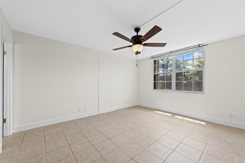 Image 13 of 22 For 111 Royal Park Dr  1c
