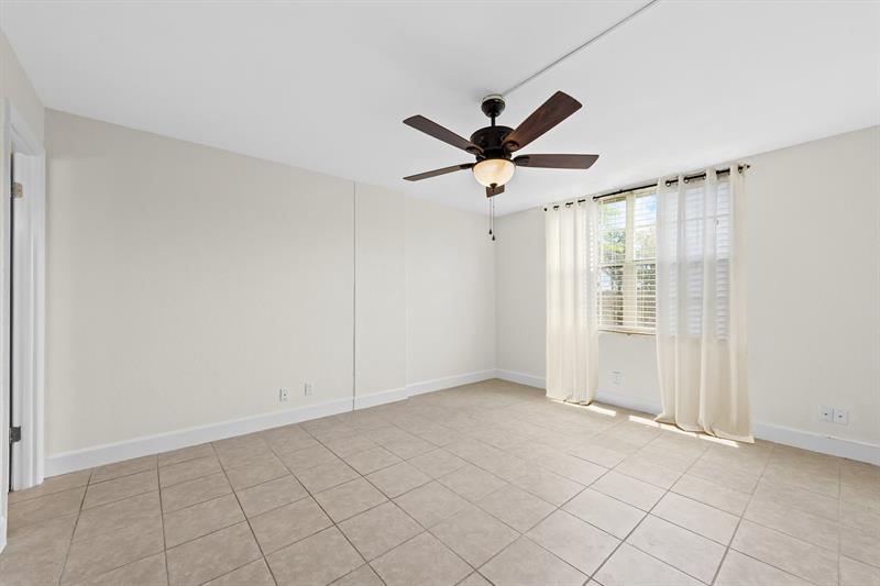 Image 14 of 22 For 111 Royal Park Dr  1c