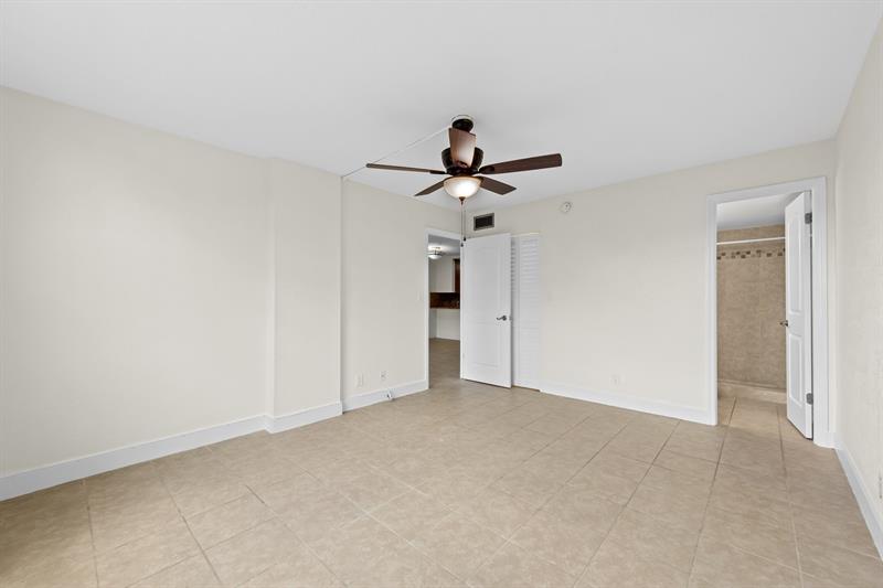 Image 16 of 22 For 111 Royal Park Dr  1c