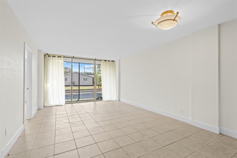 Image 3 of 22 For 111 Royal Park Dr  1c