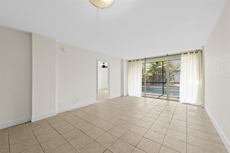 Image 4 of 22 For 111 Royal Park Dr  1c