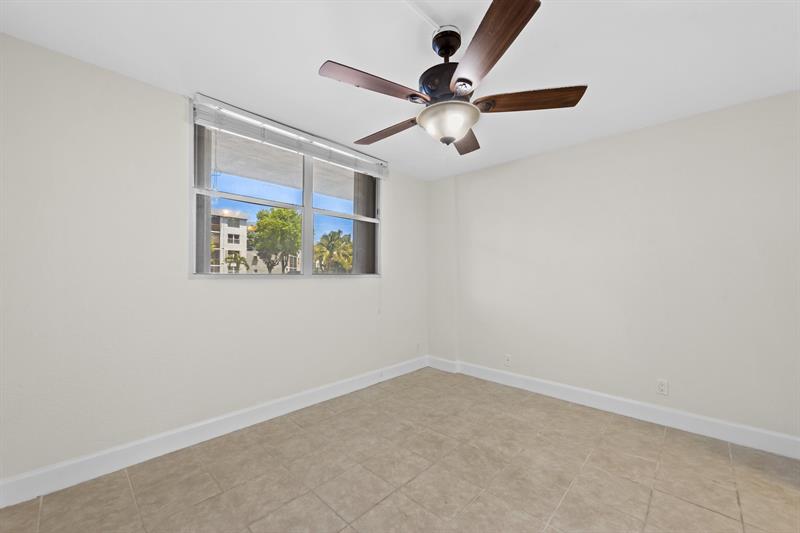 Image 7 of 22 For 111 Royal Park Dr  1c