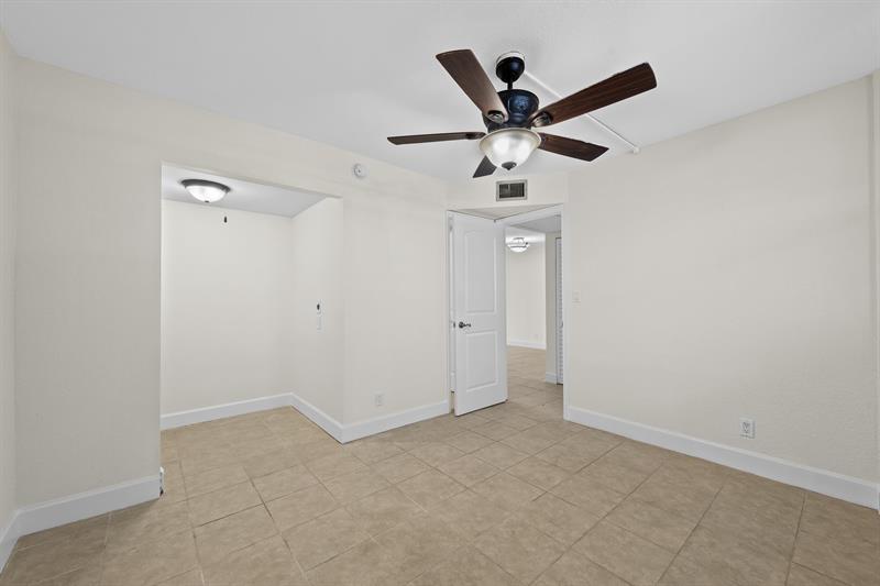 Image 8 of 22 For 111 Royal Park Dr  1c