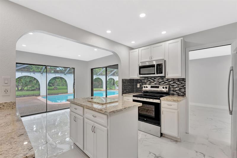 Image 11 of 55 For 10251 39th Ct