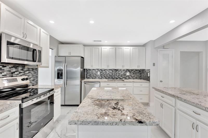 Image 14 of 55 For 10251 39th Ct