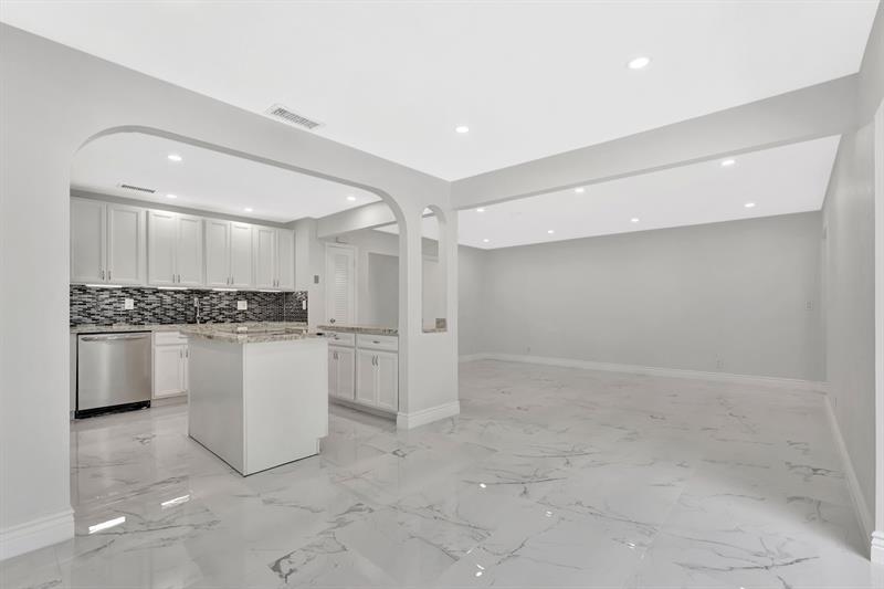 Image 18 of 55 For 10251 39th Ct