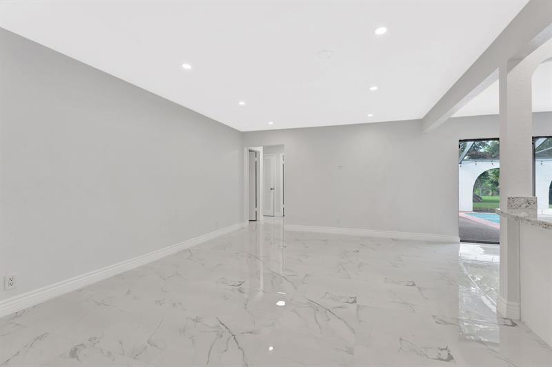 Image 21 of 55 For 10251 39th Ct