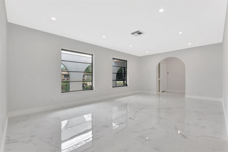 Image 6 of 55 For 10251 39th Ct