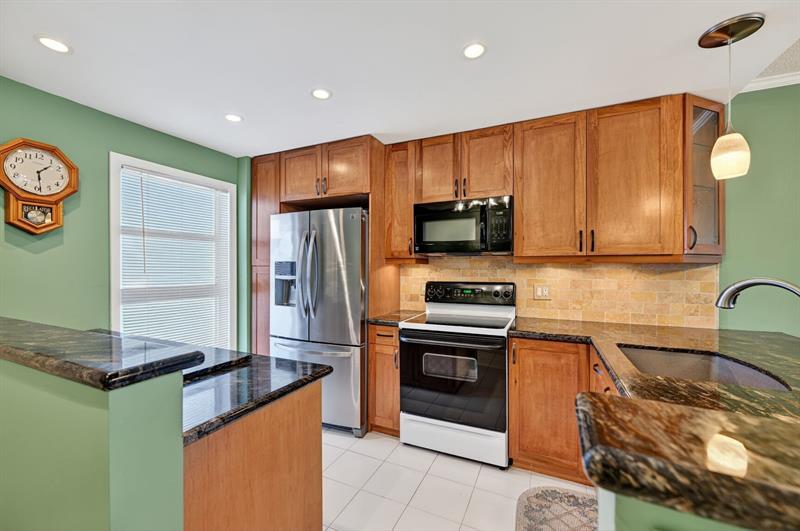 Image 4 of 25 For 1200 12th St  301