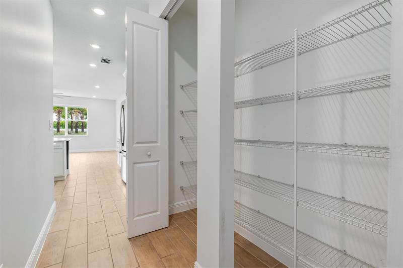 Image 17 of 50 For 4194 Marina Way