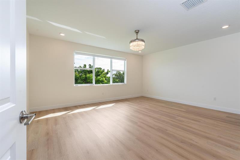 Image 25 of 50 For 4194 Marina Way