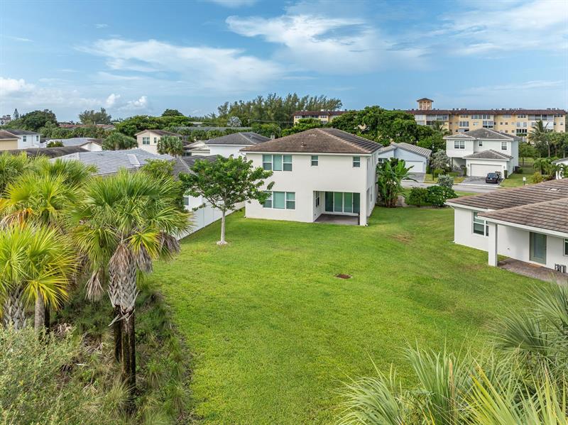 Image 38 of 50 For 4194 Marina Way