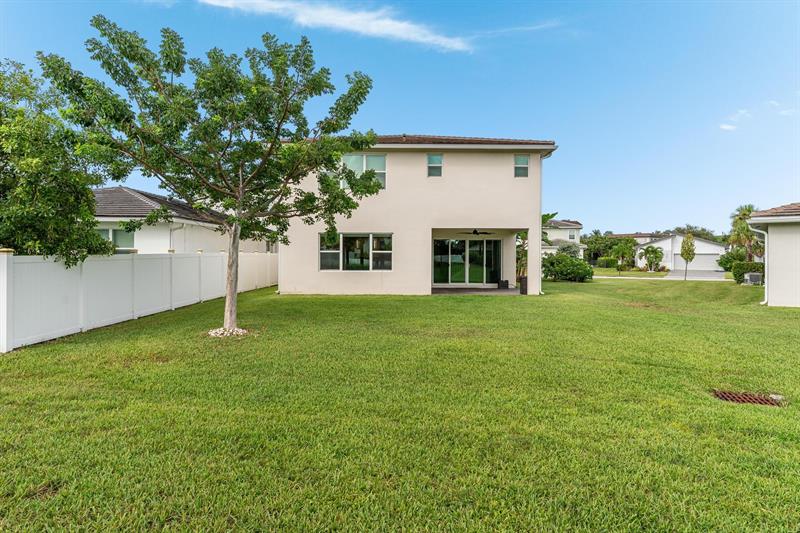 Image 4 of 50 For 4194 Marina Way