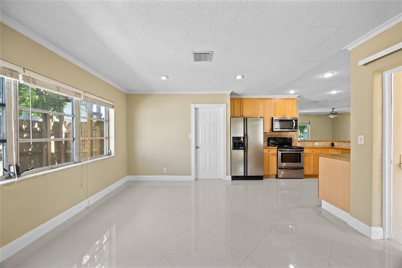Image 12 of 53 For 2025 38th St