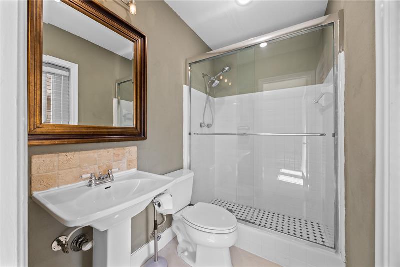 Image 19 of 53 For 2025 38th St