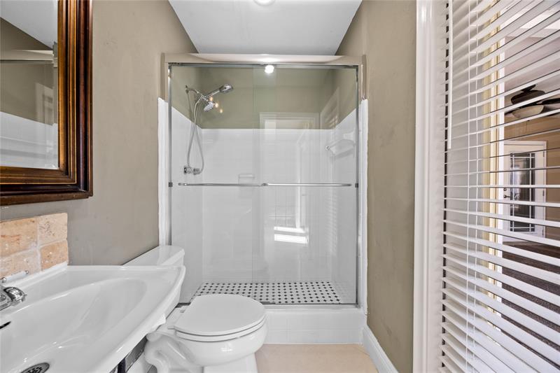 Image 20 of 53 For 2025 38th St