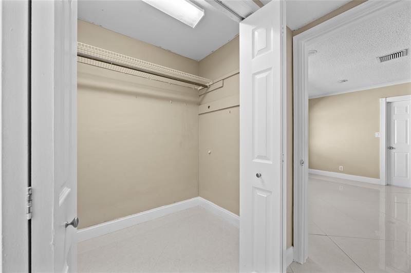 Image 21 of 53 For 2025 38th St