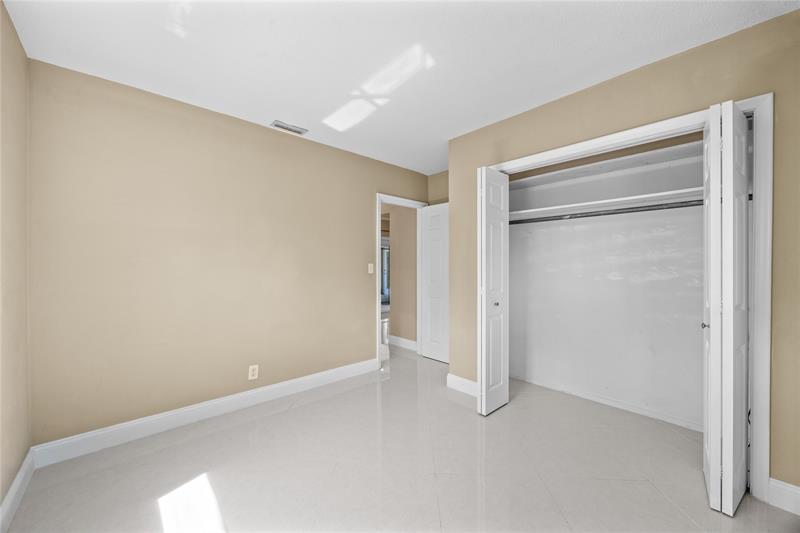 Image 25 of 53 For 2025 38th St