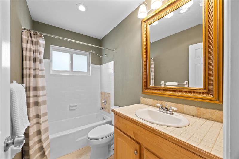 Image 29 of 53 For 2025 38th St