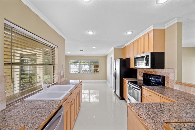 Image 7 of 53 For 2025 38th St