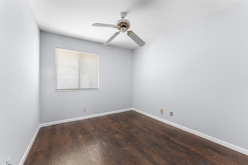 Image 16 of 46 For 6175 Riverwalk Ln  4