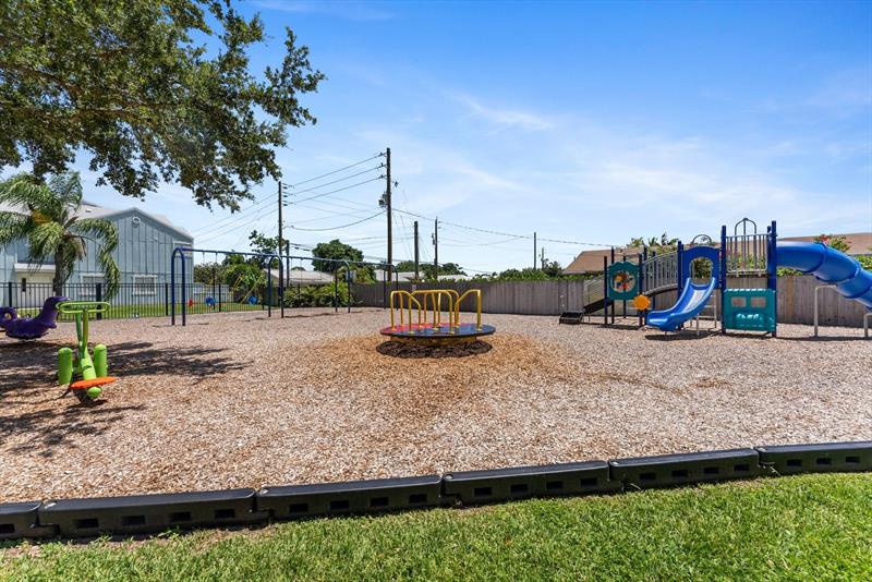 Image 31 of 46 For 6175 Riverwalk Ln  4