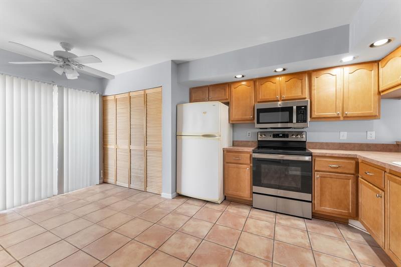 Image 6 of 46 For 6175 Riverwalk Ln  4