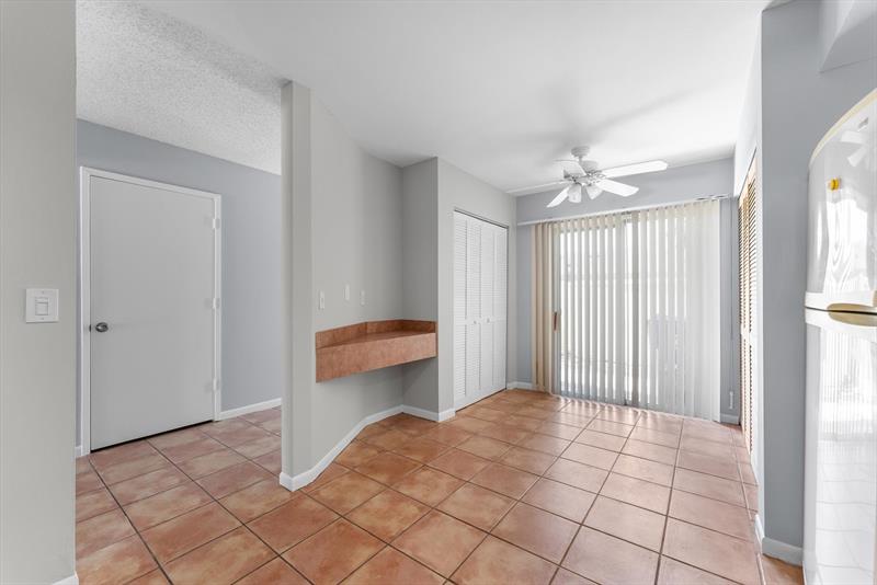 Image 7 of 46 For 6175 Riverwalk Ln  4