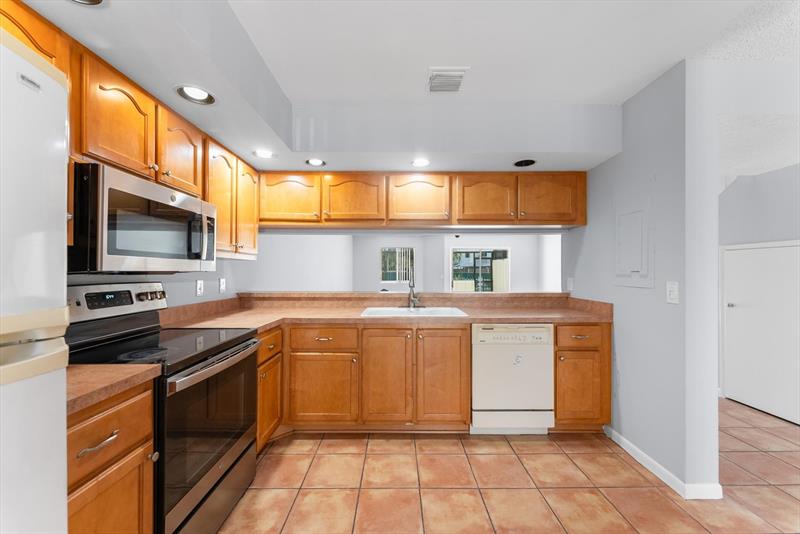Image 8 of 46 For 6175 Riverwalk Ln  4