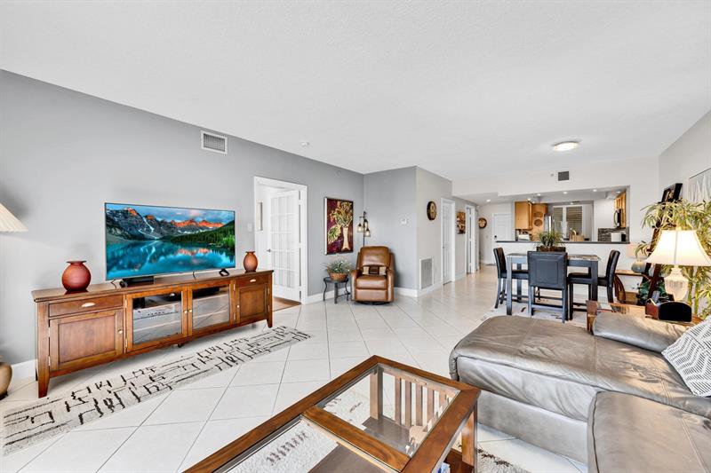 Image 11 of 53 For 2880 14th Street Cswy 110