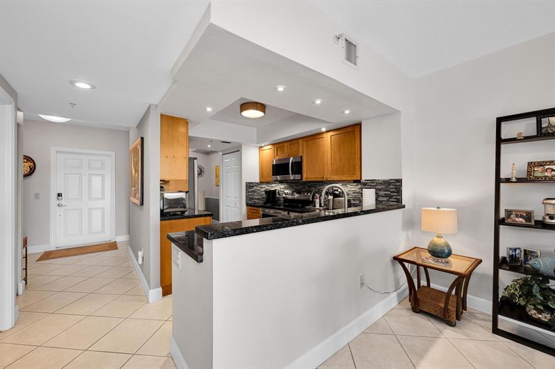 Image 16 of 53 For 2880 14th Street Cswy 110