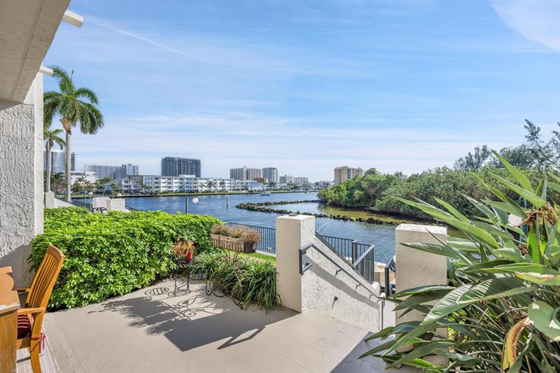 Image 19 of 53 For 2880 14th Street Cswy 110