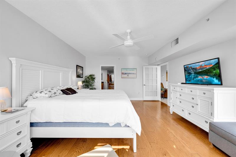 Image 20 of 53 For 2880 14th Street Cswy 110