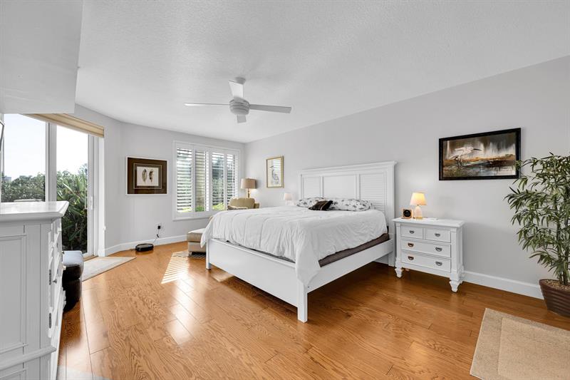 Image 21 of 53 For 2880 14th Street Cswy 110