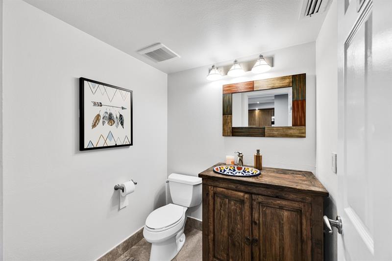 Image 31 of 53 For 2880 14th Street Cswy 110