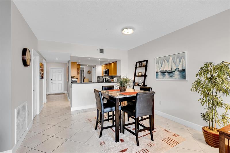 Image 35 of 53 For 2880 14th Street Cswy 110