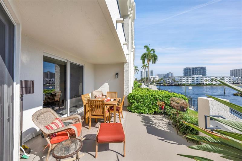 Image 36 of 53 For 2880 14th Street Cswy 110