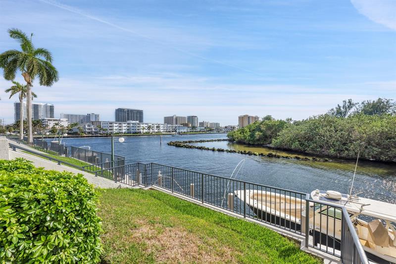 Image 46 of 53 For 2880 14th Street Cswy 110