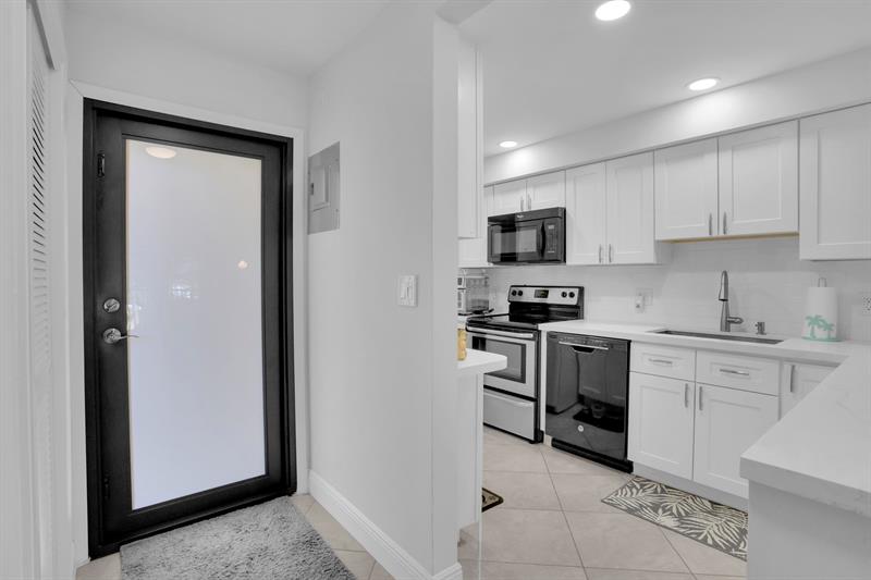 Image 13 of 25 For 2601 14th Street Cswy  245