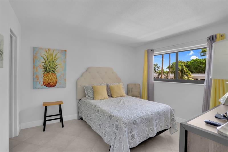 Image 17 of 25 For 2601 14th Street Cswy  245