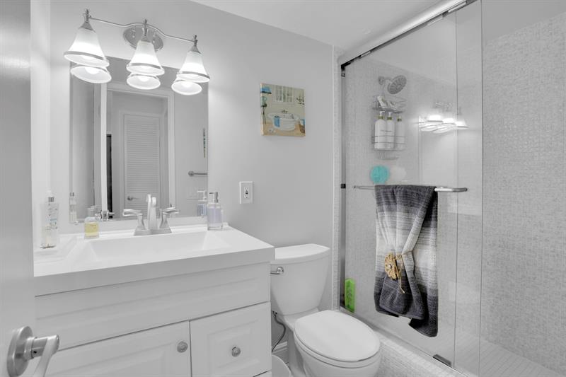 Image 19 of 25 For 2601 14th Street Cswy  245
