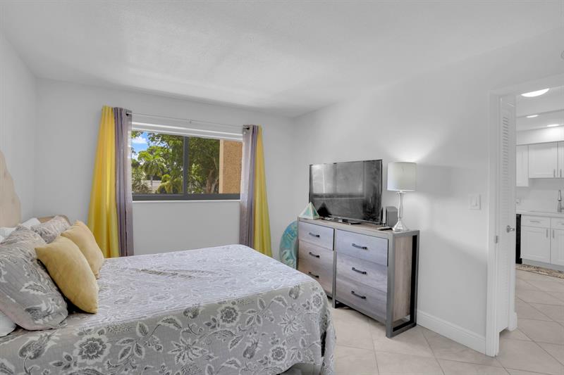 Image 20 of 25 For 2601 14th Street Cswy  245