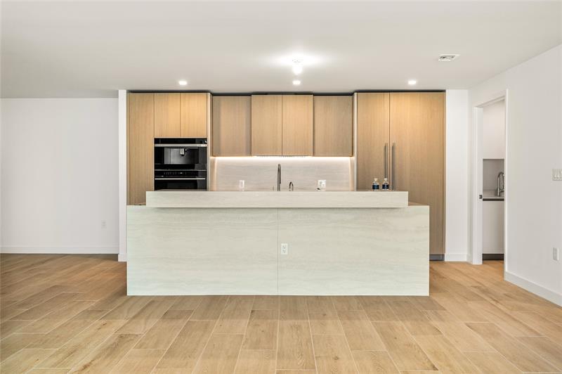 Image 11 of 62 For 900 Ocean Blvd.  902