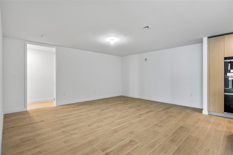 Image 16 of 62 For 900 Ocean Blvd.  902