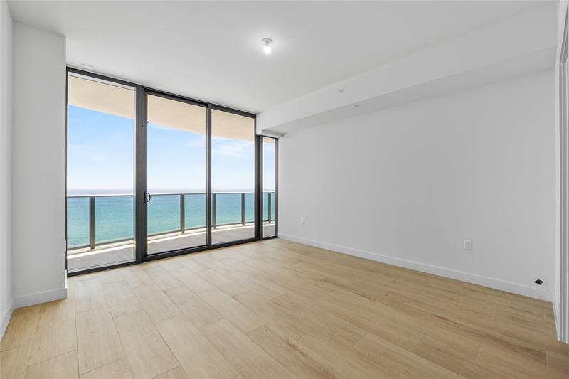 Image 24 of 62 For 900 Ocean Blvd.  902